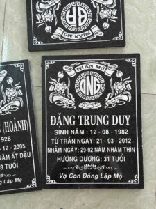 khac bia mo go cong 4