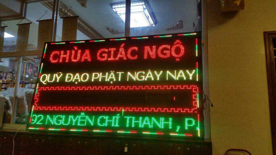 LED MA TRAN CHAY CHU 3 MAU