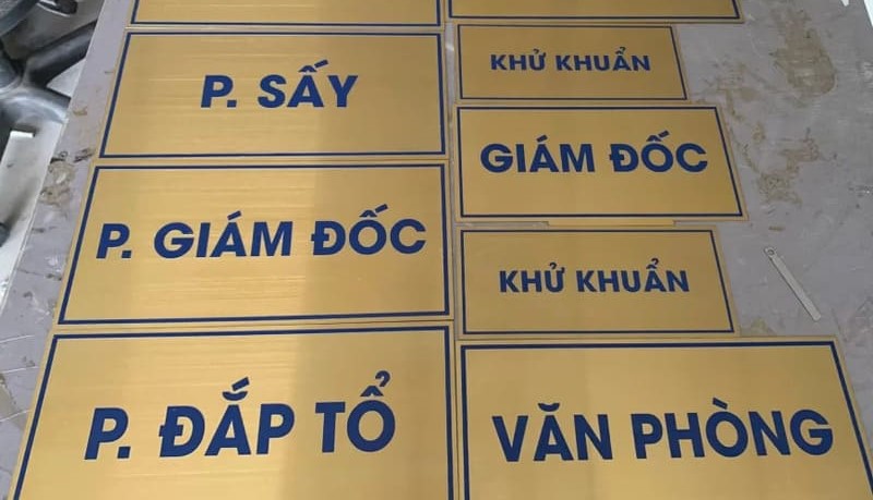 gia bien phong ban inox