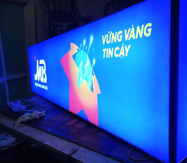 hop den bat 3m quang cao go cong 2